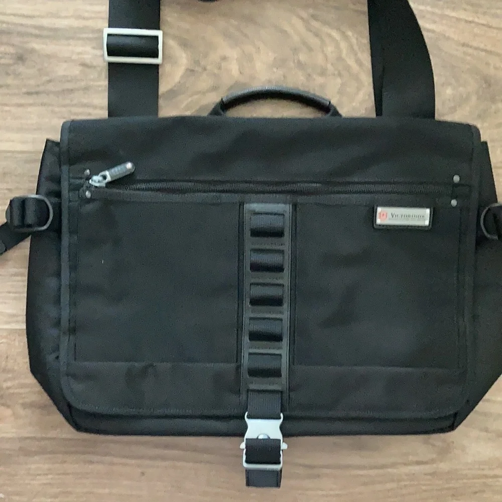 Victorinox SWISS army computer crossbody black nylon bag